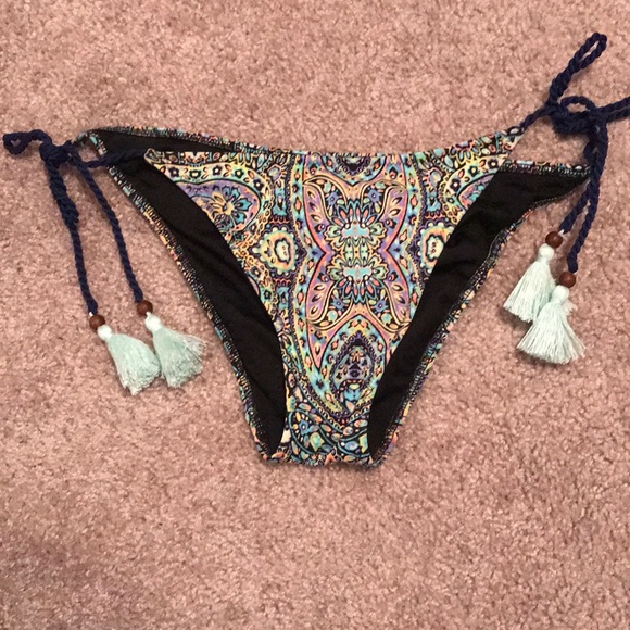 ⬇️🎉PRICE DROP!  Victoria’s Secret Bikini 👙 - Picture 2 of 7